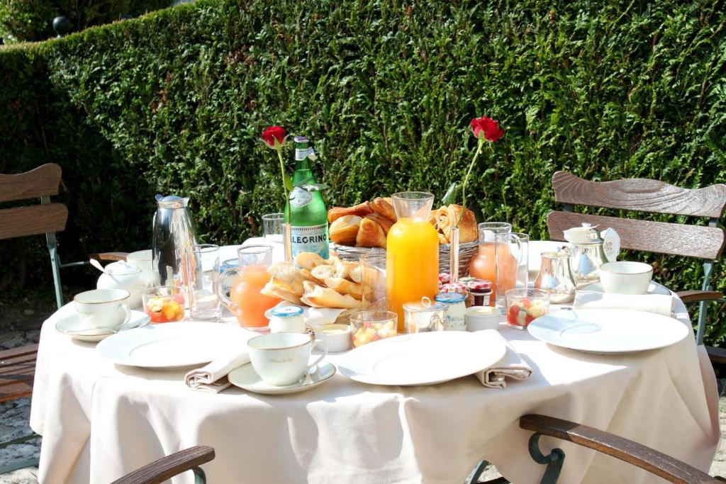 Champagne & Château: "The September Harvest"