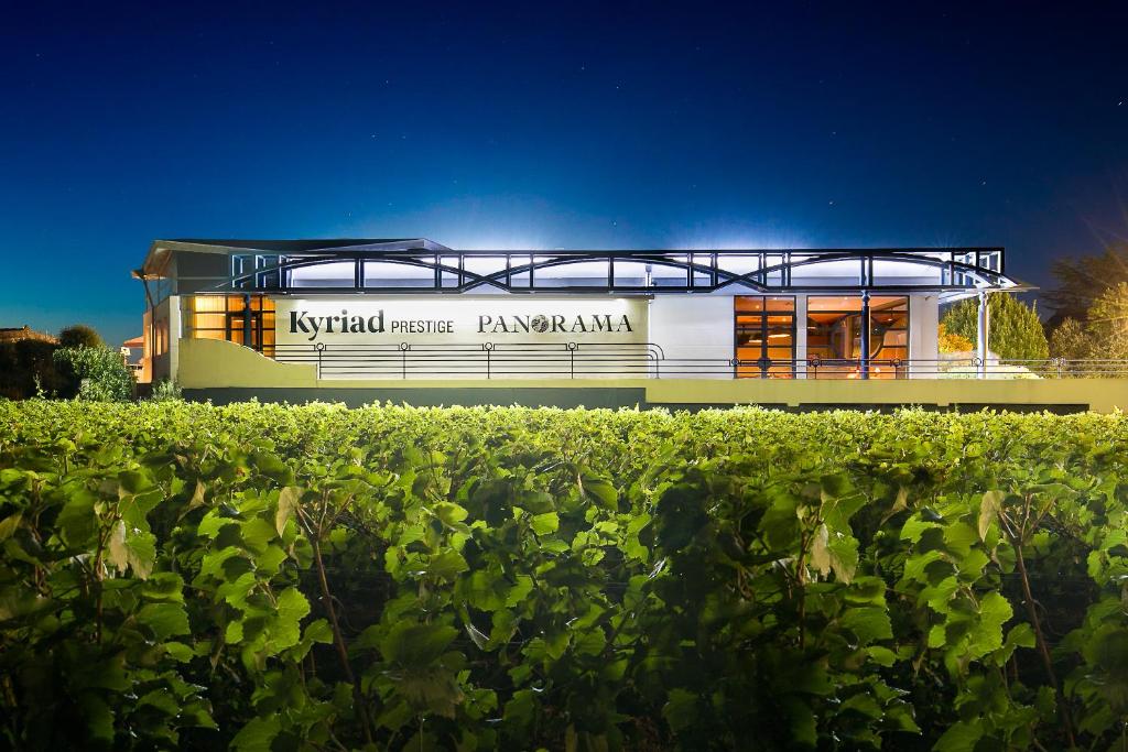 Chateau Armand Heitz - "Table & Terroir" - Hotel Package 1